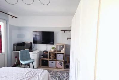 Apartament cu 3 camere decomandat în 1 Mai - 9