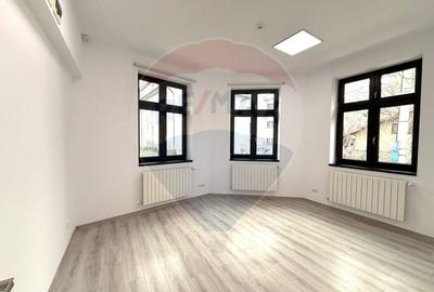 Spațiu comercial, de 100 mp, în P-ța Victoriei - 2