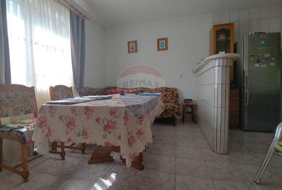 Casă individuală cu 6 camere cu Canalizare în Zvoriștea - 57