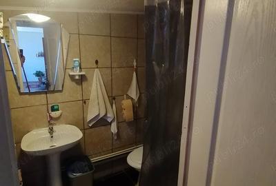 Casă cu 8 camere cu Teren 220 Mp în Berceni - 2