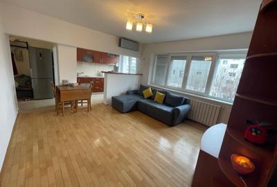 Apartament cu 3 camere semidecomandat, mobilat în 1 Mai - 2