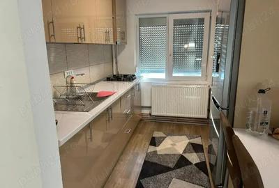 Vand apartament , 2 camere , semidecomandat , renovat , Micro 2 , etaj 4