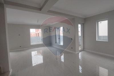 Casă cu 4 camere cu Teren 460 Mp în Golești - 3