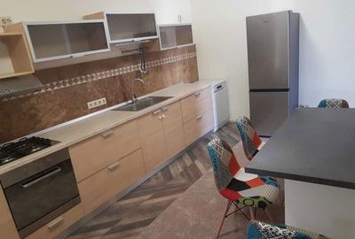 Apartament cu 3 camere semidecomandat în Central - 2