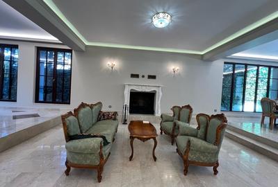 VILA DEOSEBITA / SPATII GENEROASE / CURTE PROPRIE - 2