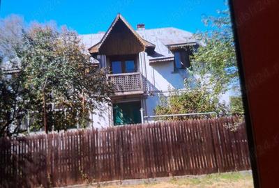 Casă cu 5 camere cu Teren 500 Mp în Mozăceni - 1