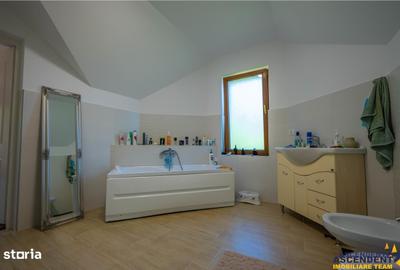 Casă cu 9 camere decomandat cu Teren 1750 Mp în Central - 16