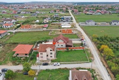 Casă cu 6 camere cu Teren 814 Mp în Sânmartin