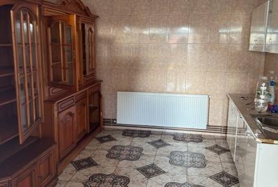 Casă cu 7 camere cu Teren 490 Mp în Central - 2