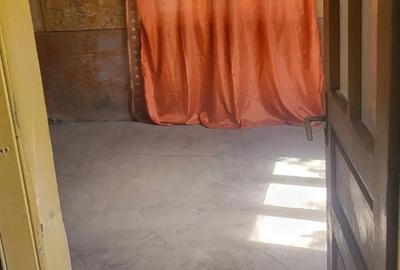 Casă cu 4 camere cu Teren 800 Mp în Vădăstrița