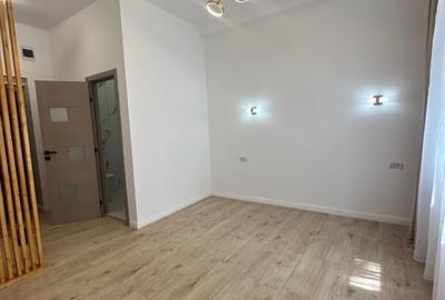 Garson. Podu Ros Tudor -spre Palas 35.000E sau Copou Jnigersitate-67.000E-Libera - 5