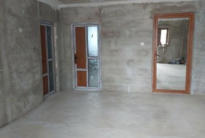 Casă cu 4 camere în Albina - 2