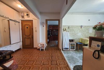 Apartament cu 3 camere decomandat în Tomis Nord - 12