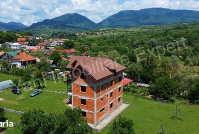 Casă cu Teren 1183 Mp în Corbeni - 11
