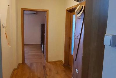 Apartament cu 3 camere decomandat în Nufărul