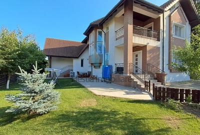 Casă cu 8 camere cu Canalizare în Bucium