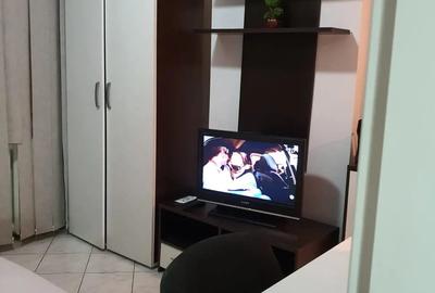 Proprietar inchiriez garsoniera centru. - 2