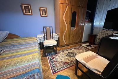 Apartament cu 3 camere semidecomandat în Micro 19