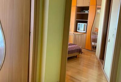 3 camere 13 septembrie sebastian bloc din 1990 hol H - 8