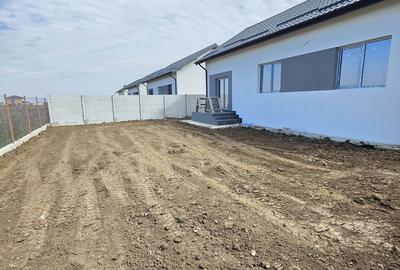 Casă cu 4 camere cu Teren 400 Mp în Domnești