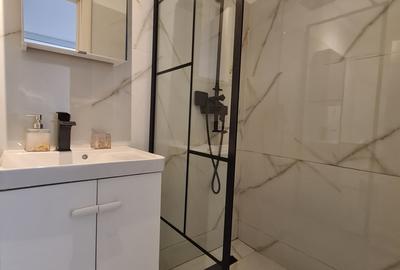 Titan, Piata Trapezului, 1 minut metrou 1 Decembrie 1918 - 13