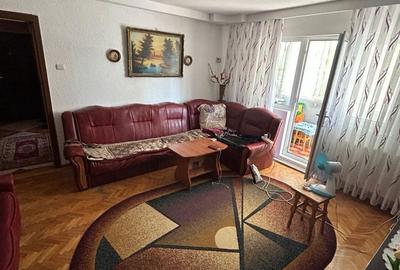 Apartament cu 3 camere semidecomandat în Central - 1