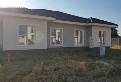 Duplex PARTER, 3 camere, toate utilitatile Mo?ni?a Noua