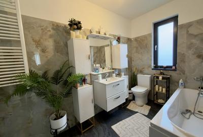 Casa| Vila individuala |Com Berceni la sosea | 10min metrou Aparatorii Patriei - 15