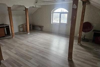 Casă cu 6 camere cu Teren 15000 Mp în Galata - 1