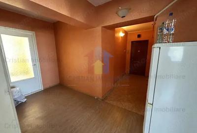 Apartament cu 3 camere decomandat în Obor