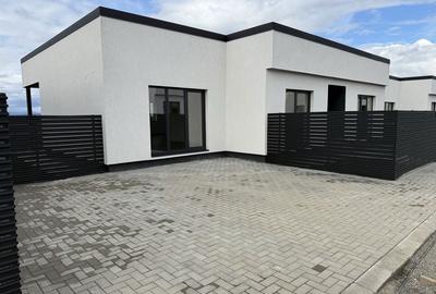 Casă cu 4 camere în Noua - 2