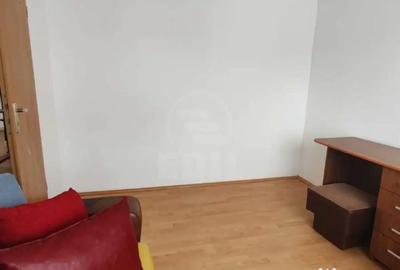 Casă cu 4 camere cu Teren 100 Mp în Florești