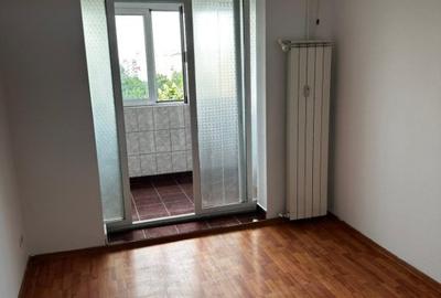 Apartament cu 4 camere semidecomandat în Berceni - 3