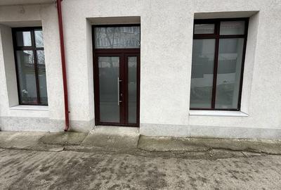 Spațiu comercial, de 50 mp, în Central - 4
