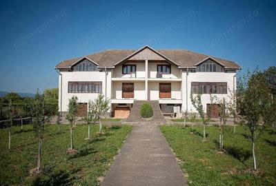 Casă cu Teren 6172 Mp în Central - 11
