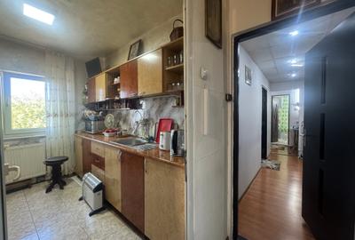 3 cam, 72 mp, 2 bai, 2 balcoane, etaj 4 cu acoperis, str. Arcului - 13