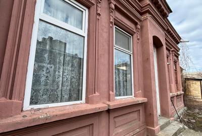 Casă individuală cu 3 camere cu Teren 300 Mp în Central - 1