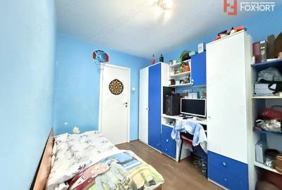 Apartament cu 4 camere semidecomandat, mobilat în Dacia