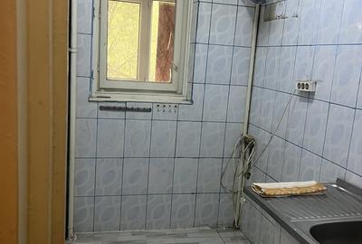 Apartament cu 3 camere decomandat în Giurgiului - 6
