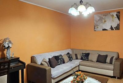 Apartament cu 3 camere decomandat în Alfa