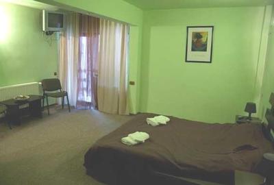 Pensiune de vanzare – 13 camere, complet mobilata si utilata – Valea Rasnoavei, - 1