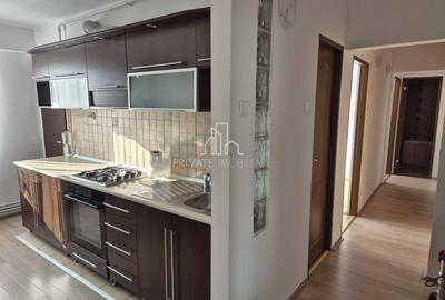 Apartament cu 3 camere decomandat în Tudor