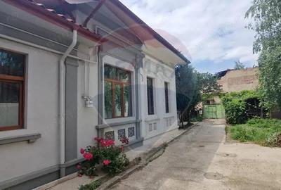 Corp cladire cu 3 camere de vanzare, str. Nicolae Titulescu - 17