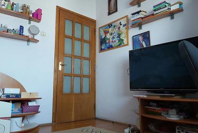 Apartament cu 4 camere decomandat în Sebastian