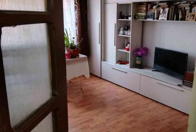Apartament cu 2 camere decomandat în 1 Mai - 9