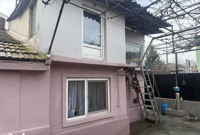 Casă cu 4 camere cu Teren 180 Mp în Central - 2