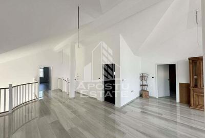 Casă cu 6 camere cu Teren 955 Mp în Dumbrăvița