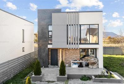 Casă cu 5 camere cu Teren 650 Mp în Sânpetru