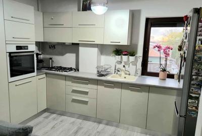 Apartament cu 3 camere decomandat în Central - 2