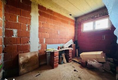 Casă cu 5 camere cu Teren 743 Mp în Oșorhei - 2